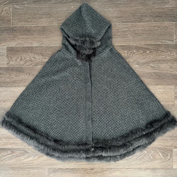 Hooded Grey Knitted Cape with Rabbit Fur Trim Dolce Cabo O/S - Picture 10 of 15